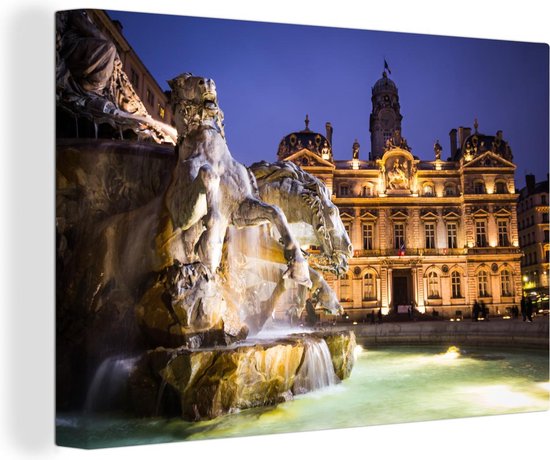 Canvas Schilderij De Bartholdi-fontein en het stadhuis van Lyon in Frankrijk - 60x40 cm - Wanddecoratie