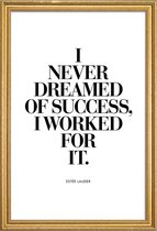 JUNIQE - Poster met houten lijst Dreamed Of Success - Citaat van Estée