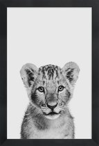 JUNIQE - Poster in houten lijst Lion Cub II Classic -40x60 /Wit &