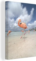 Canvas Schilderij Een flamingo staat op één poot in het water - 20x30 cm - Wanddecoratie