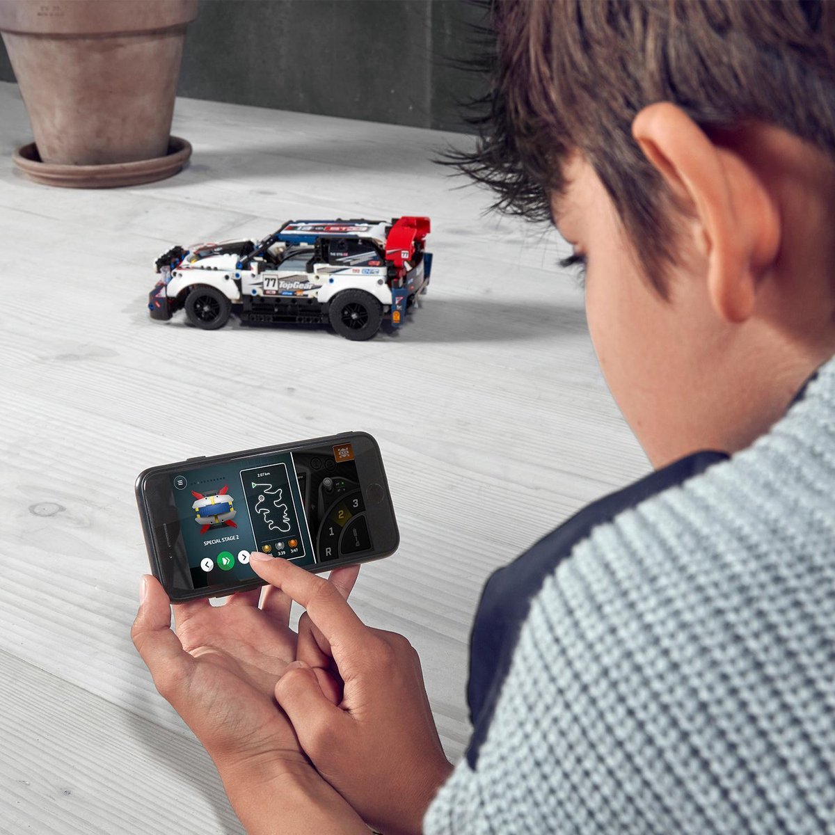 LEGO Technic App-Controlled Top Gear Rally Car 42109 — afbeelding 17