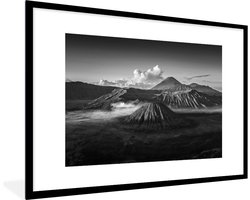 Fotolijst incl. Poster - Indonesië - Vulkaan - Zwart - Wit - 120x80 cm - Posterlijst