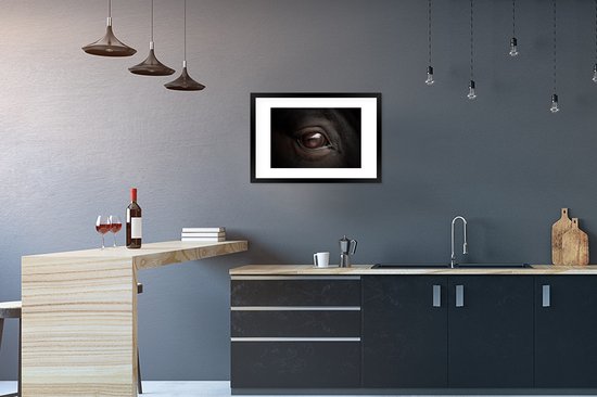 Photo encadrée - Cadre photo gros plan oeil de cheval noir avec passe-partout blanc 40x60 60x40 cm - Affiche encadrée (Décoration murale salon / chambre)