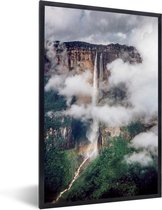 Fotolijst incl. Poster - Wolken omringen het landschap van het Nationaal park Canaima - 60x90 cm - Posterlijst