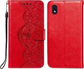 Voor Samsung Galaxy A01 Core Flower Vine Embossing Pattern Horizontale Flip Leather Case met Card Slot & Holder & Wallet & Lanyard (Red)