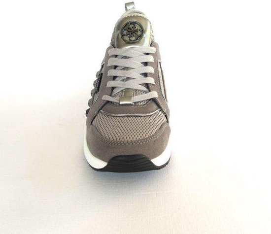 Guess sneakers Julyann silver op sleehak mt.37 | bol.com