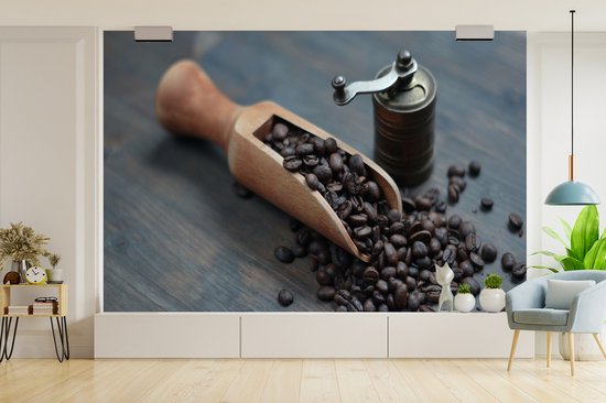 Papier peint photo peint photo vinyle - Grains de café sur fond en bois foncé avec moulin à café largeur 600 cm x hauteur 400 cm - Tirage photo sur papier peint (disponible en 7 tailles)
