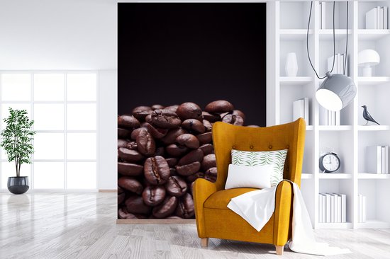 Papier peint - Papier peint photo Tas de grains de café marron foncé sur fond noir - Largeur 200 cm x Hauteur 300 cm