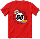 88 Jaar Hoera Verkeersbord T-Shirt | Grappig Verjaardag Cadeau | Dames - Heren | - Rood - M