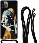 Hoesje met koord Geschikt voor iPhone 11 Pro Max - Meisje met de parel - Goud - Zwart - Wit - Siliconen - Crossbody - Backcover met Koord - Telefoonhoesje met koord - Hoesje met touw