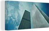 Canvas Schilderij Onderaanzicht van de torens van het World trade center in New York - 80x40 cm - Wanddecoratie