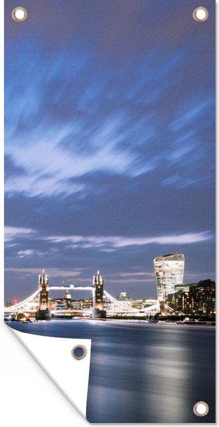 Tuinposter Londen skyline in de avond - 30x60 cm - Tuindoek - Buitenposter