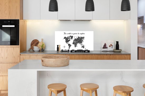 Spatscherm keuken 120x60 cm - Kookplaat achterwand Wereldkaart - Zwart - Quote - Muurbeschermer - Spatwand fornuis - Hoogwaardig aluminium