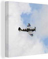 Tableau sur toile Avion Spitfire dans un ciel nuageux - 90x90 cm - Décoration murale