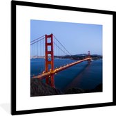 Fotolijst incl. Poster - Golden Gate Bridge verlicht in de avond - 40x40 cm - Posterlijst