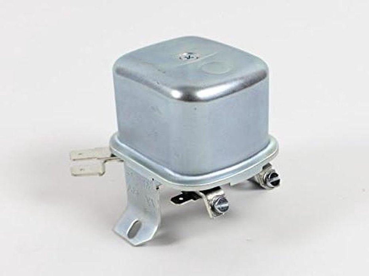 Spanningsregelaar - Gelijkstroom regulator - Dynamo controle - 6 Volt - Nieuw onderdeel - Zwart