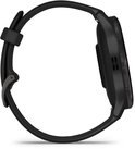 Zijkantprofiel van een zwarte smartwatch met siliconen bandje.