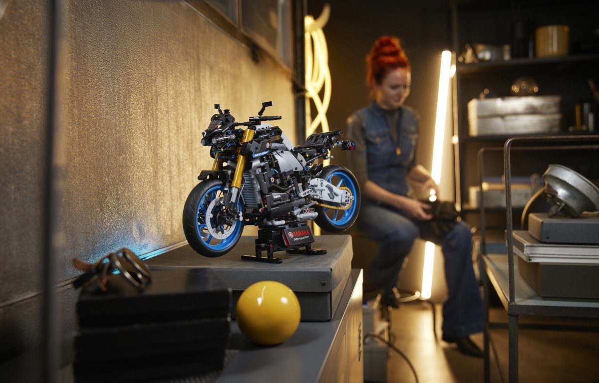 LEGO Technic 42159 Yamaha MT-10 SP — afbeelding 5