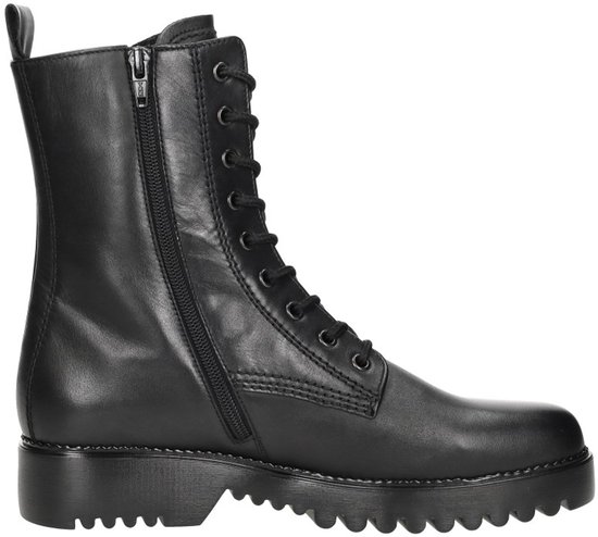 Zwarte Gabor veterlaars met ritssluiting aan de zijkant en veters aan de voorkant.