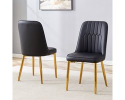 Twee zwarte eetkamerstoelen van kunstleer: modern en minimalistisch design, voorzien van een verbrede zitting en rugleuning en antislip metalen poten, geschikt voor eetkamers en keukens.
