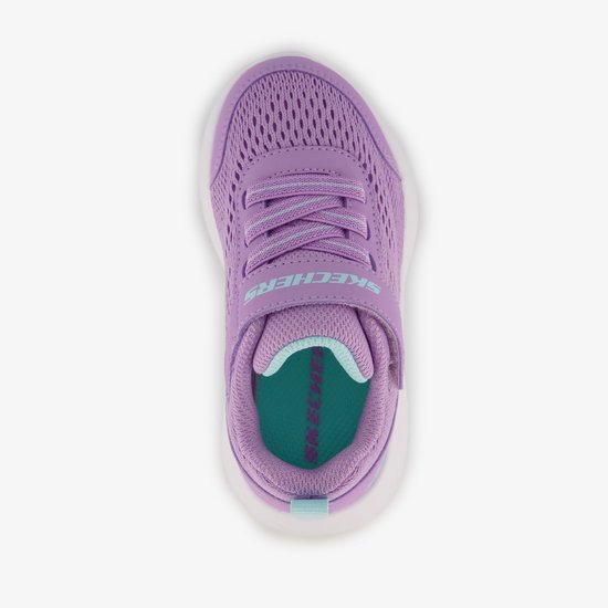 Bovenkant paarse Skechers Bounder sneaker: mintgroene binnenzool met 'SKECHERS' logo en ademende mesh.