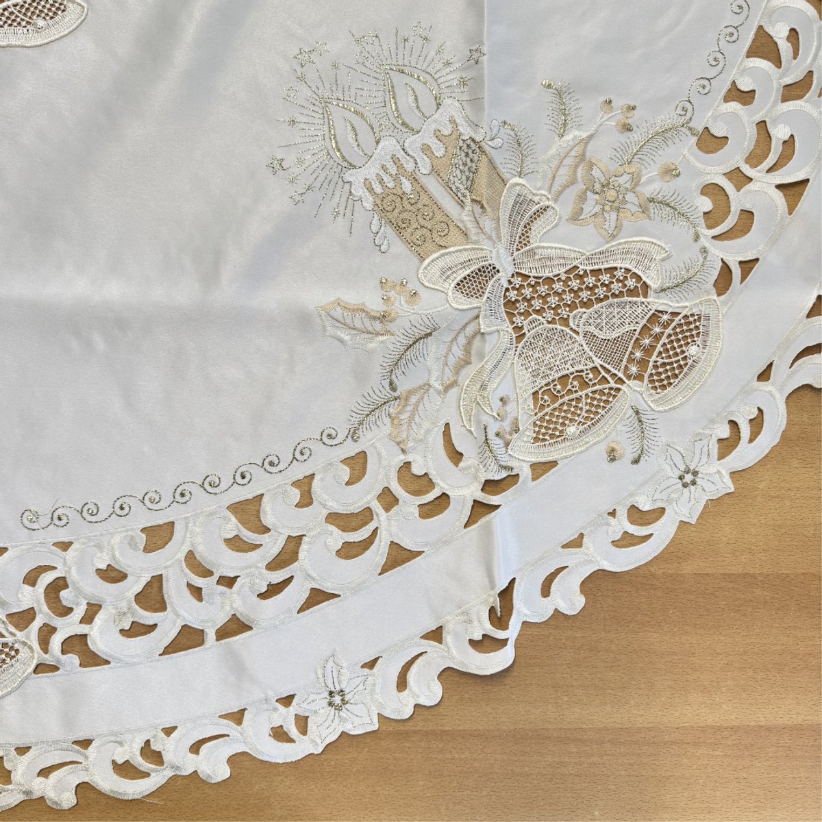 Tafelkleed - Kerst - Creme met Kaarsen en bellen - 220 x 140 cm