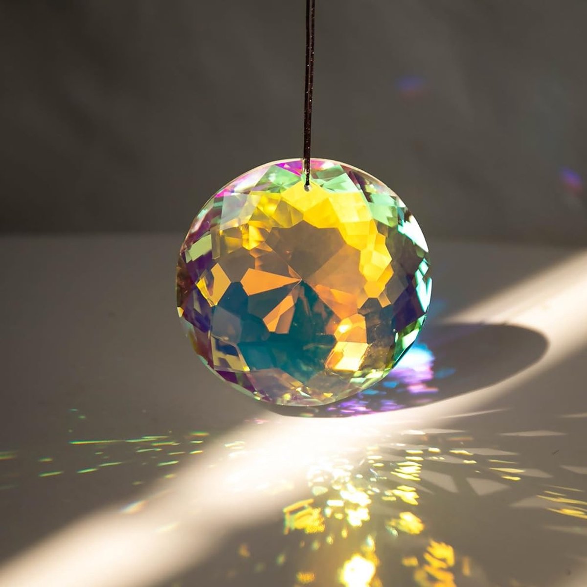 Dailygoods - Hangende kristallen prisma - Regenboog zonnevanger - 75mm - Ornament voor thuis - Glazen hanger - Tuindecoratie