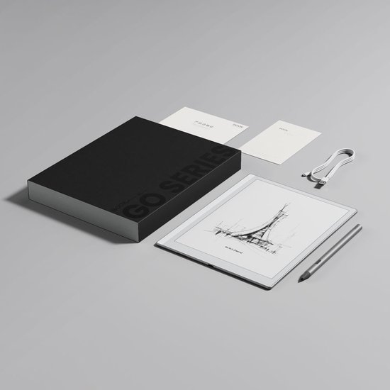Zwarte doos van de BOOX Go Series e-reader, naast de e-reader, styluspen en accessoires.