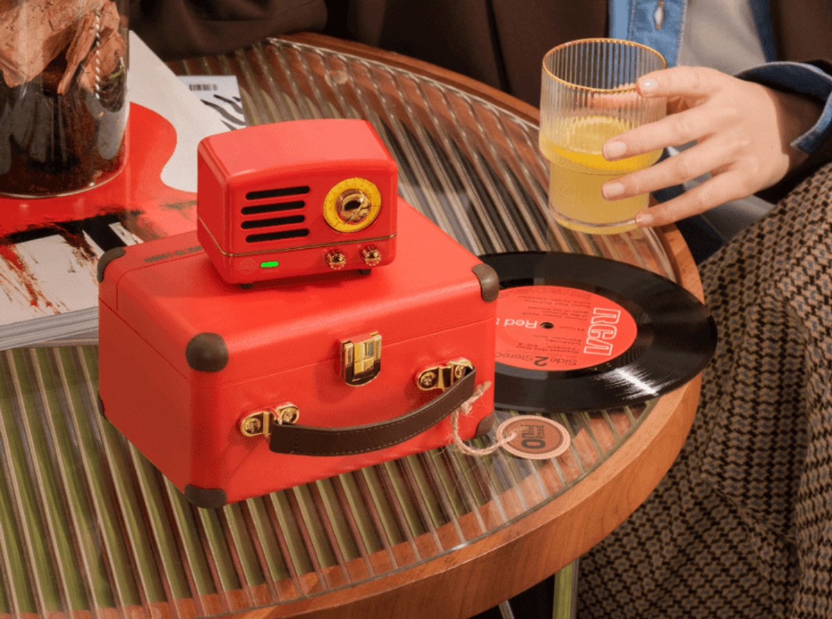 MUZEN OTR Metal - Draagbare FM-radio Bluetooth luidspreker - 10 Uur Speeltijd - Bluetooth Speaker - Draadloze Speaker - Mini Bluetooth speaker - Draagbare speaker - Rood