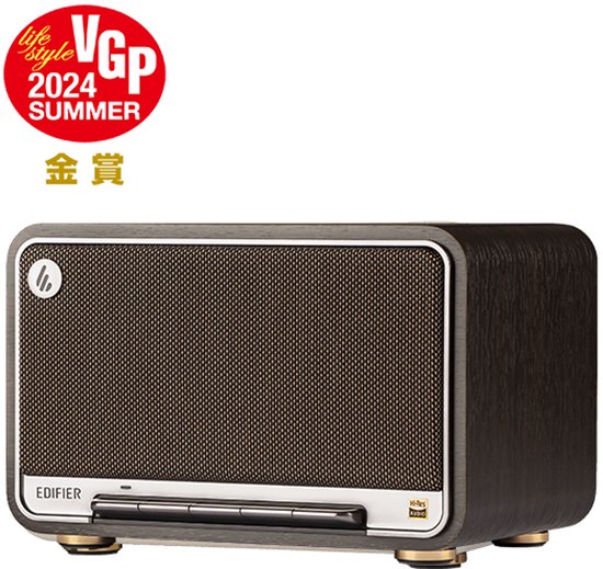 Edifier D32 speaker met een donkerhouten afwerking en gouden details. "VGP 2024 SUMMER" logo.