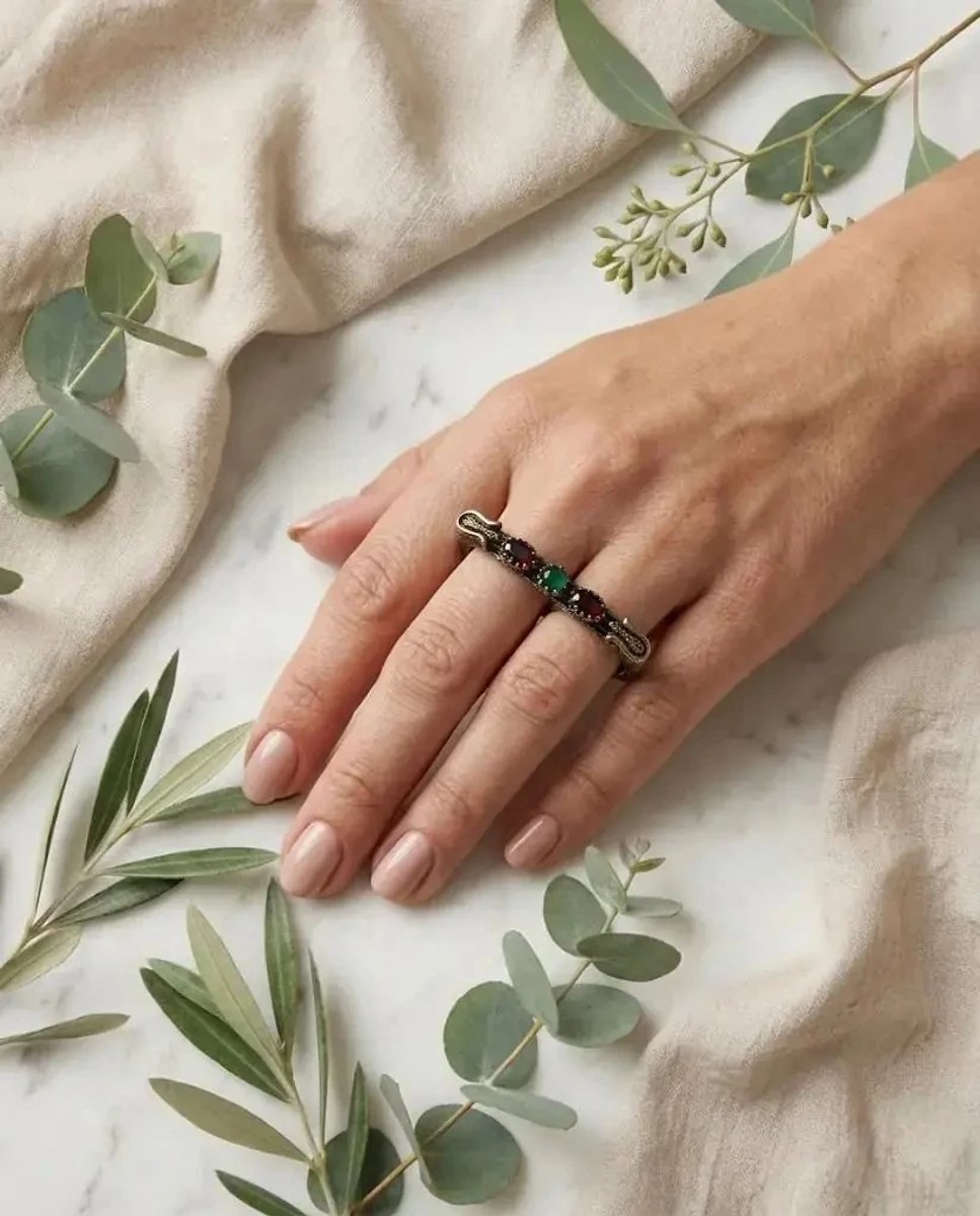 Dorvina Bronzen Sieraad Authentiek Rood en Groen Kristal Steen Dubbel Parmak Musta Model Vintage Dames Ring