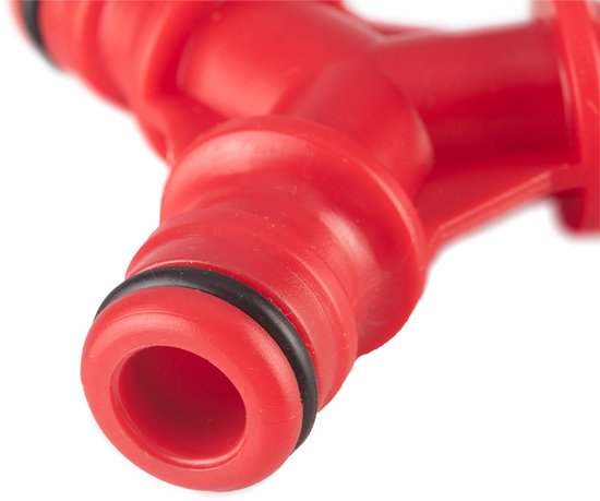 Detail van een rood Y-verdeelstuk met zwarte ringen.