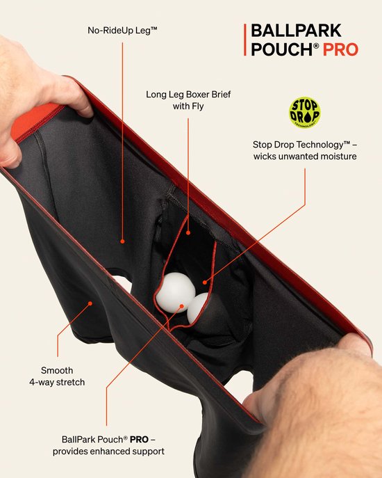 Binnenkant van een SAXX boxershort met oranje en zwarte BallPark Pouch® PRO-technologie en Stop Drop™.