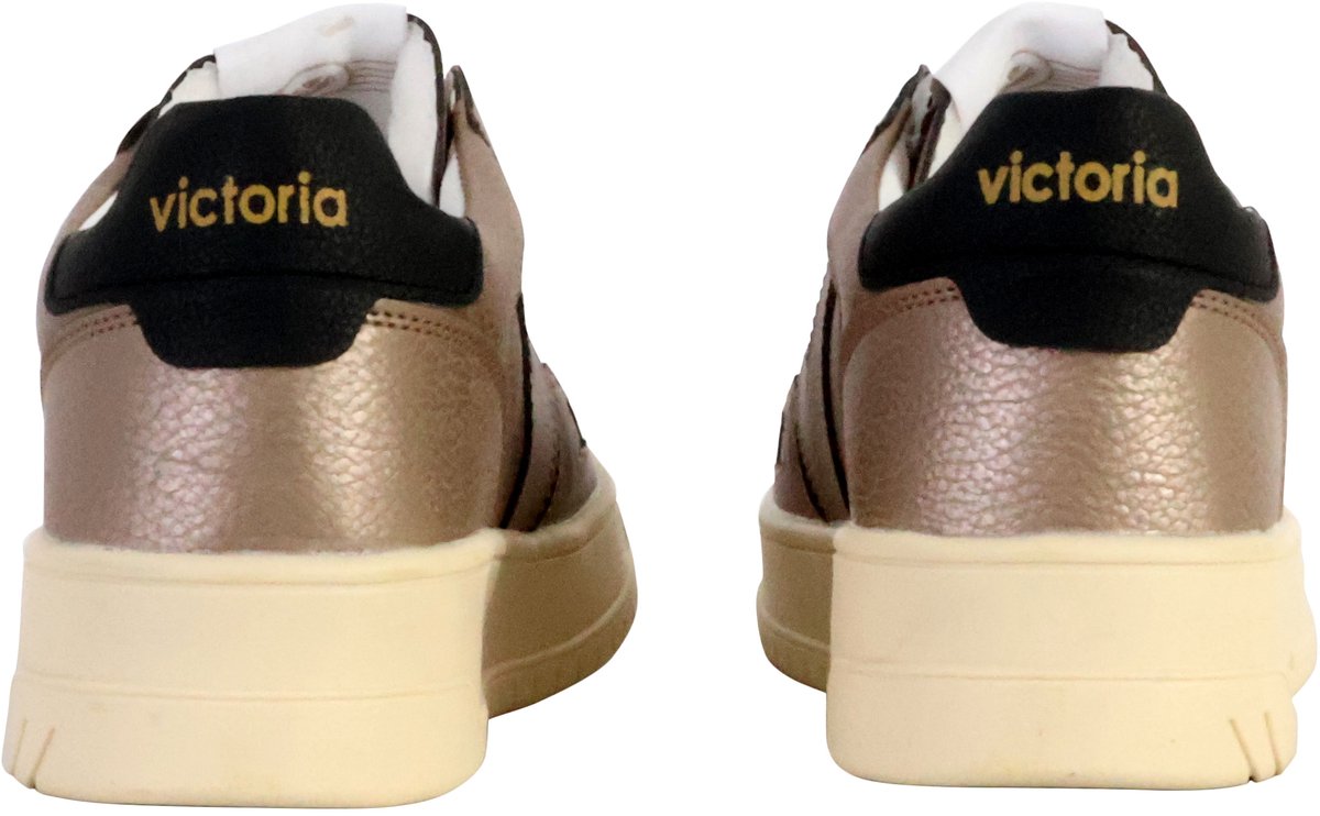 Sneakers met veters