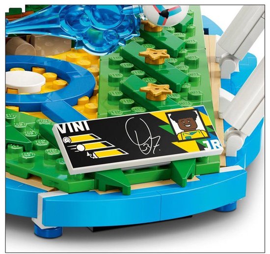 LEGO Editions - Vini Jr. – Faits saillants du football Ensemble de construction de football pour enfants - 43027