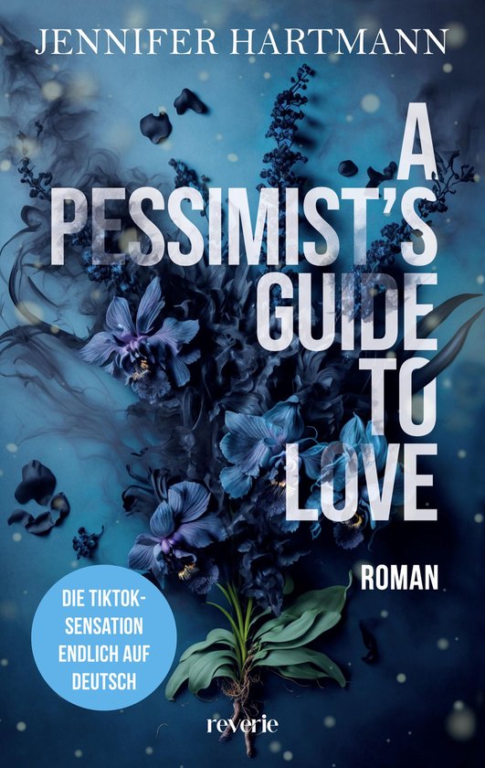Boekomslag met de titel "A Pessimist's Guide to Love" in witte letters tegen een blauw-grijze achtergrond, omringd door donkere bloemen en rook. "Jennifer Hartmann" staat bovenaan.