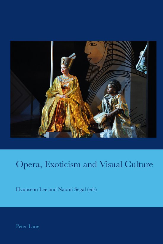 Een gouden kostuum op de voorgrond, een vrouw met kroon, met naast haar een andere vrouw in wit en goud. Titel: Opera, Exoticism and Visual Culture.