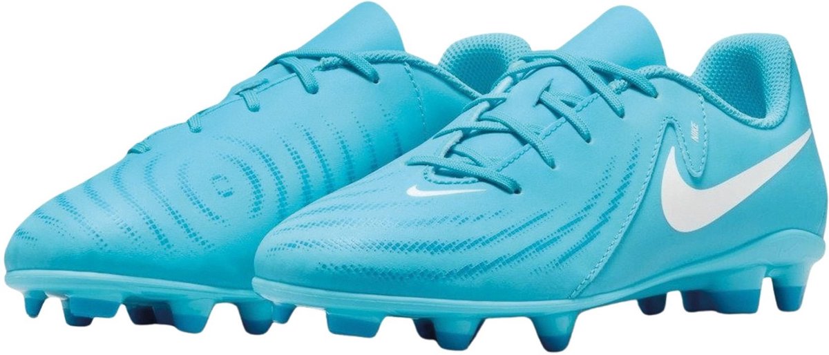 Nike Phantom GX 2 Club FG/MG voetbalschoenen in lichtblauw, maat 38.5, met grip en behendigheid voor kinderen.