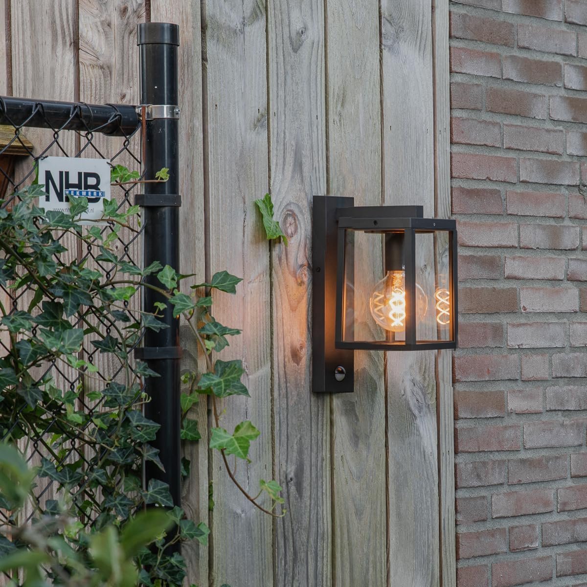 Industri lamp voor Buiten met Bewegingssensor - Zwarte Rechthoekige Wandlantaarn IP44
