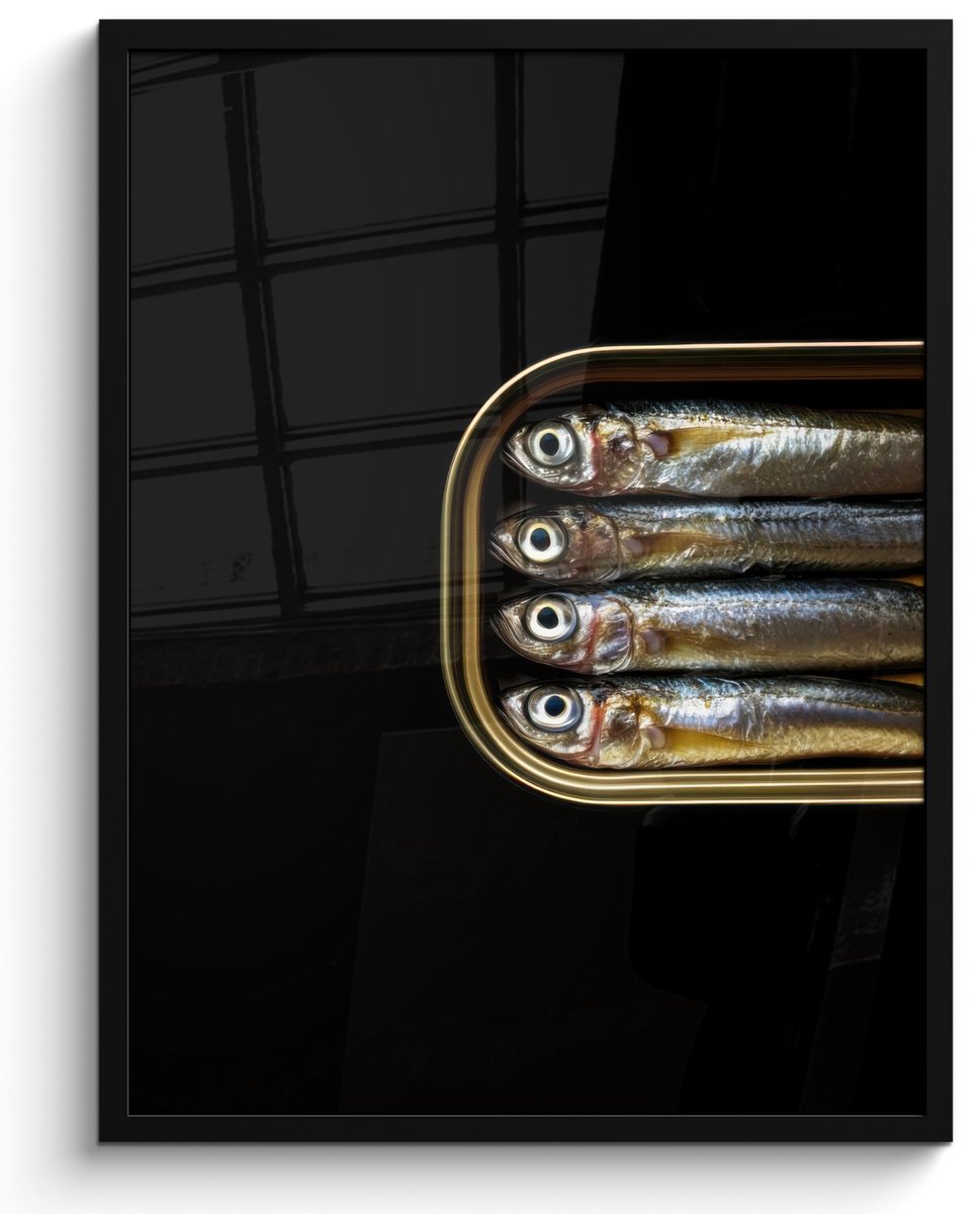 FrameYourWall Poster in lijst - Fotolijst 50x70 cm - Posters - Sardines - Blik - Zwart - Vissen - Posterlijst zwart - Decoratie - Wanddecoratie woonkamer - Muurdecoratie slaapkamer