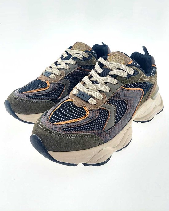 Paar groene Mexx Norah Komo sneakers met slangenprint, beige veters en crèmekleurige zolen.