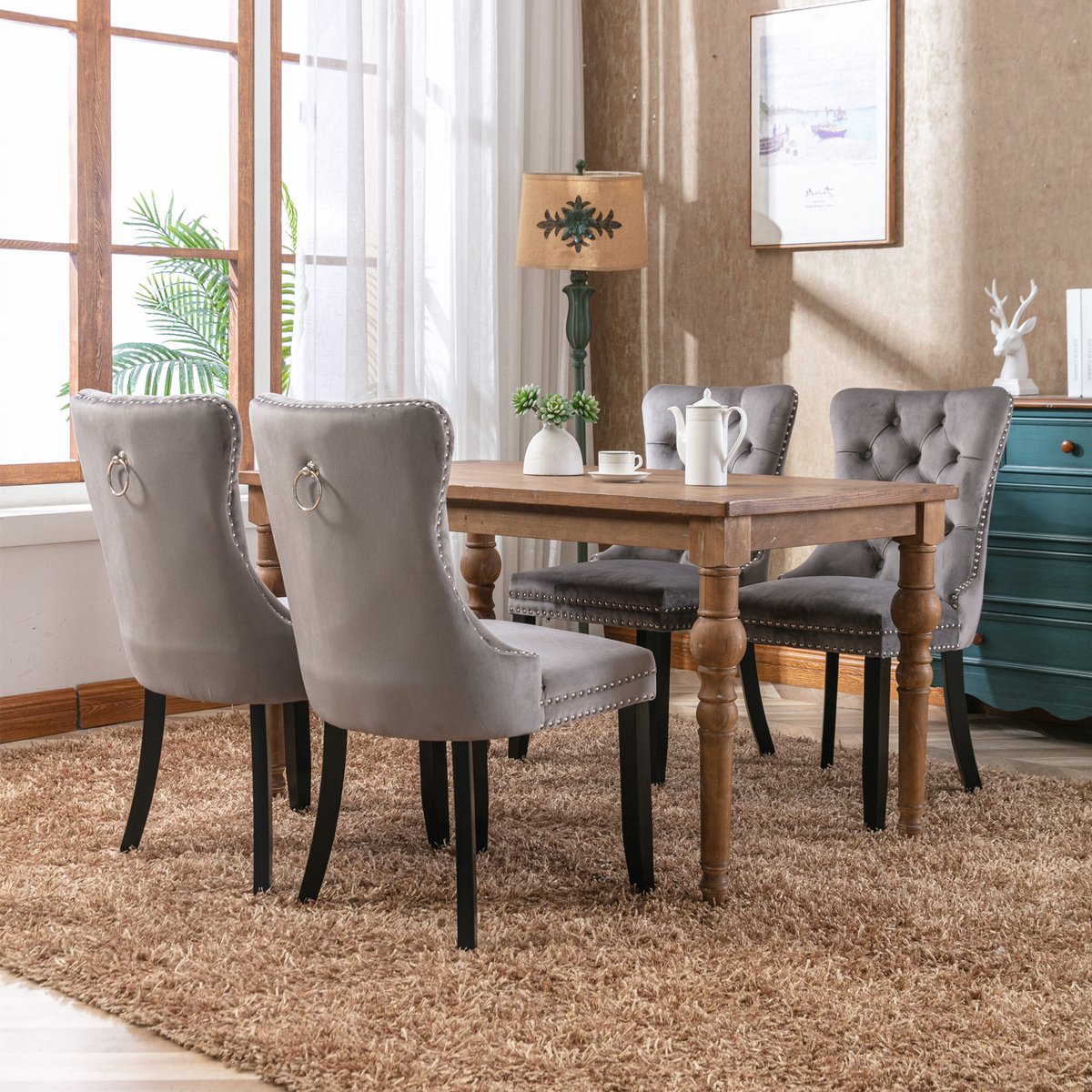 Moderne, hoogwaardige eetkamerstoelen van massief hout met fluwelen bekleding – voorzien van houten poten met spijkerversiering – set van twee – grijs