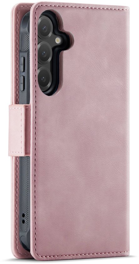 Roze hoesje in dichte toestand, met een clip aan de zijkant.