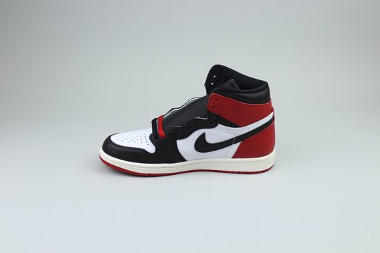 Air Jordan 1 Retro High OG « Black Toe Reimagined » taille 38