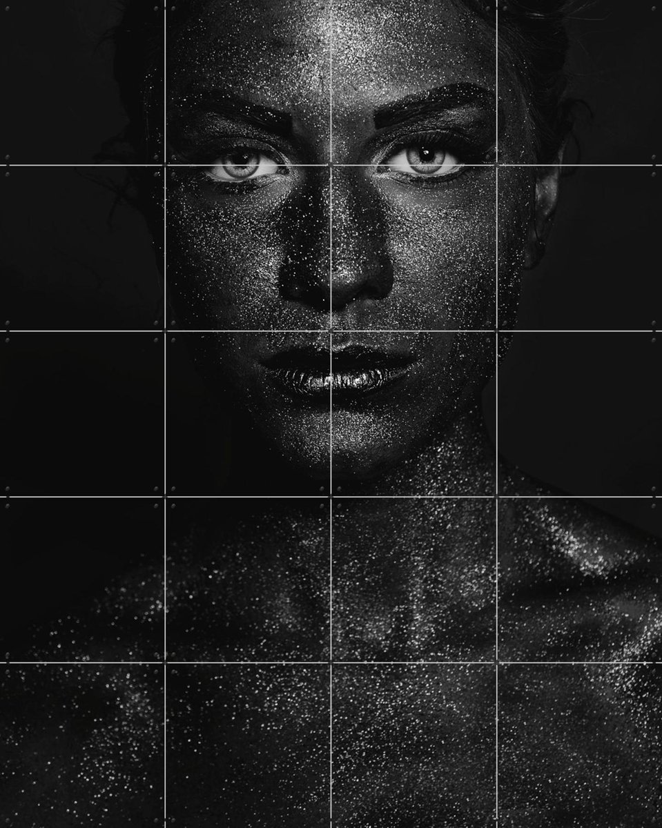 IXXI Black Face, Sajedah Al-Asfoor & Various - 80 x 100 cm - Gratis ophangtool - Grote wanddecoratie en posters - Fotografie, Mancave, Slaapkamer