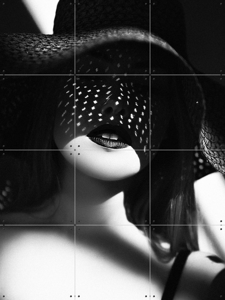 IXXI White Dots, Ruslan Bolgov & Various - 60 x 80 cm - Gratis ophangtool - Grote wanddecoratie en posters - Fotografie, Klassiek, Slaapkamer