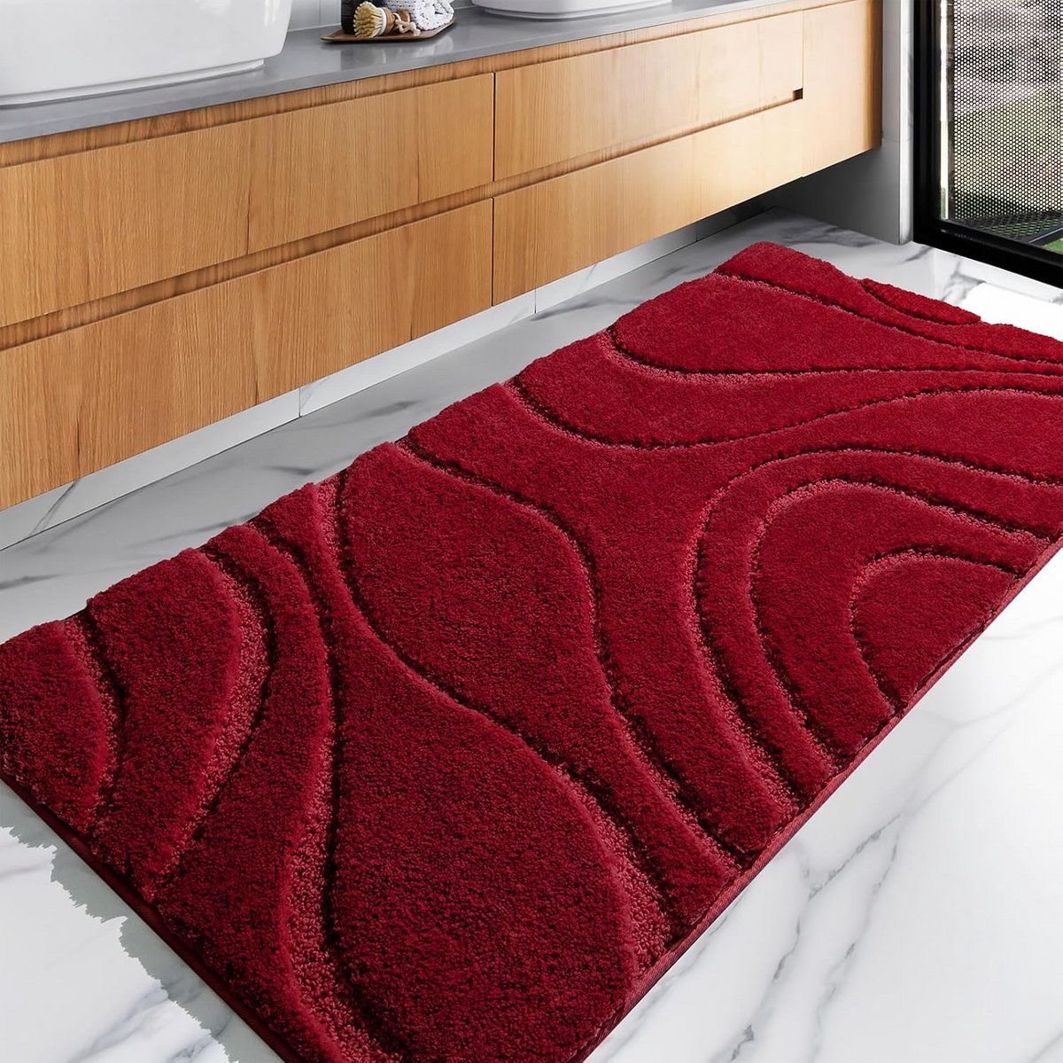 Badkamermat Zacht - Pluche Tapijt - Badkamer Comfort - Antislip Onderkant - 60 x 119 cm - Bordeauxrood