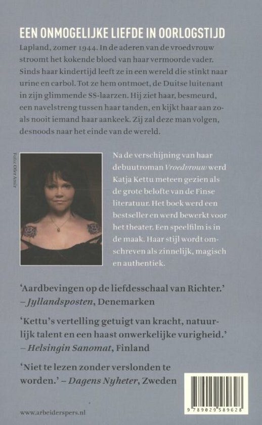 Achterkant van het boek Vroedvrouw met tekst en een foto van de auteur Katja Kettu.