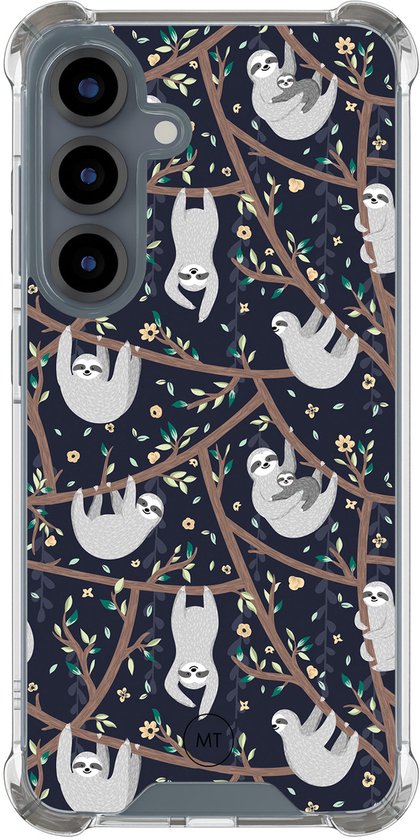 Coque transparente avec imprimé paresseux sur fond bleu foncé, avec des branches et des fleurs. La découpe de la caméra est visible.