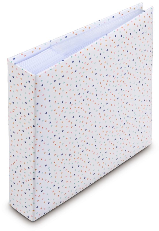 Wit fotoalbum met confettiprint, staand in de hoek.
